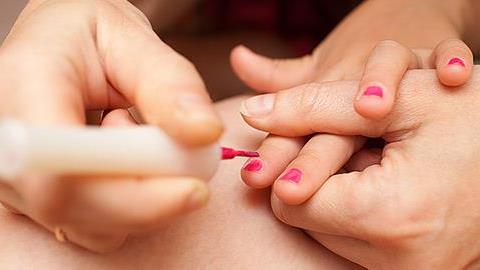 5 λάθος παραδείγματα που δίνουμε στις κόρες μας