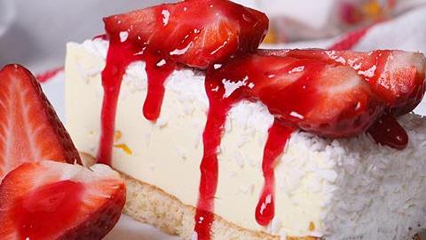 Γρήγορη συνταγή για αφράτο cheesecake φράουλα