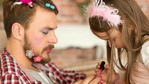 12 άντρες που κάθε κορίτσι θα ήθελε να έχει για μπαμπά 
