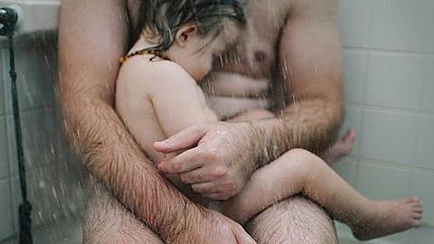 Είναι κακό να μας βλέπει γυμνούς το παιδί;