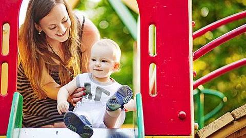8 τύποι μαμάδων που συναντάμε στις κούνιες