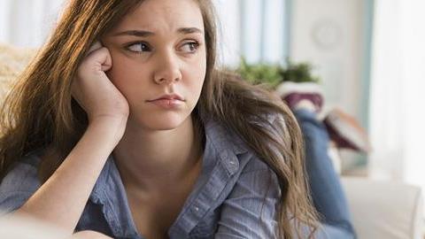 8 λόγοι που κάνουν την εφηβεία μαρτύριο... για όλους!