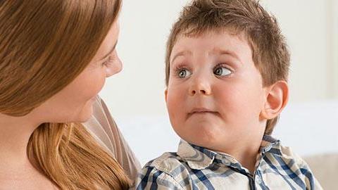 «Γιατί ο ουρανός είναι μπλε;» Πώς να απαντήσετε στις δύσκολες ερωτήσεις των παιδιών