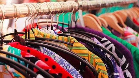 Γιατί είναι πραγματικά απαραίτητο να πλένουμε τα καινούρια ρούχα πριν τα φορέσουμε!