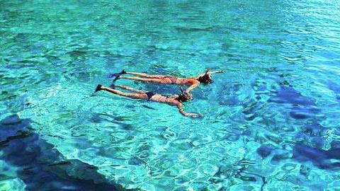 Οι 12 ομορφότερες παραλίες της Ελλάδας (που μπορείτε να πάτε και με τα παιδιά)