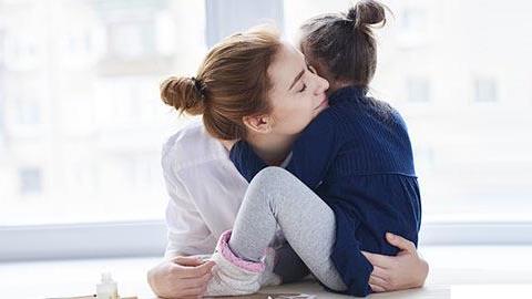 Πώς να είστε ένας γονιός με σταθερότητα και συνέπεια