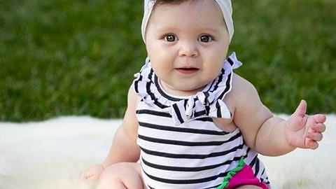 Είναι φυσιολογικό το 6,5 μηνών μωρό μου να κάθεται χωρίς υποστήριξη;