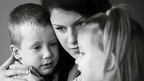 Πώς είναι να ξέρεις ότι δεν θα δεις τα παιδιά σου να μεγαλώνουν...