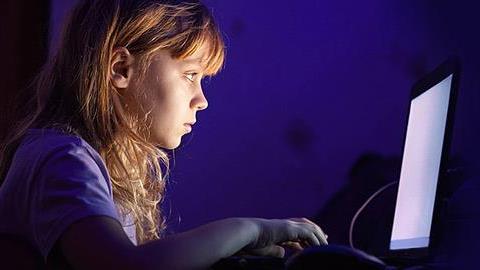 Grooming: Πώς να προστατεύσετε τα παιδιά από τη σεξουαλική αποπλάνηση στο διαδίκτυο