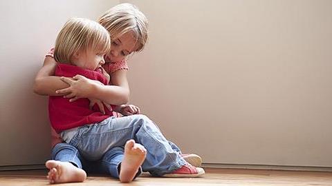 Γιατί τα πρώτα παιδιά μεγαλώνουν πιο γρήγορα