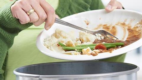 Τι να κάνετε με το φαγητό που περίσσεψε για να μην το πετάξετε