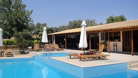 5 πισίνες στην Αθήνα για να δροσιστείτε με τα παιδιά