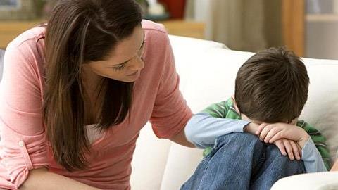 «Μαμά, δεν μπορώ να το κάνω»: Γιατί πρέπει να αφήσουμε το παιδί να αποτύχει