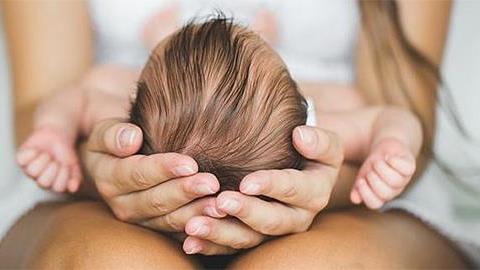 Τρίξιμο στο κεφαλάκι μωρού