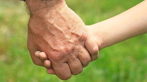 Μπαμπάς ετών 50: Παίζει ρόλο η ηλικία;