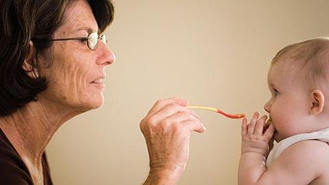 Φοβάμαι ότι η κόρη μου θα δεθεί με την πεθερά μου