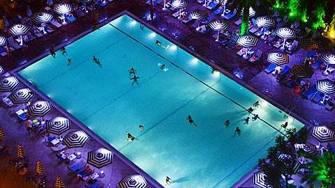 Δωρεάν βραδινές βουτιές στην πισίνα του Χίλτον!