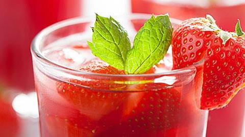 8 φυσικοί χυμοί πλούσιοι σε βιταμίνες για τα παιδιά