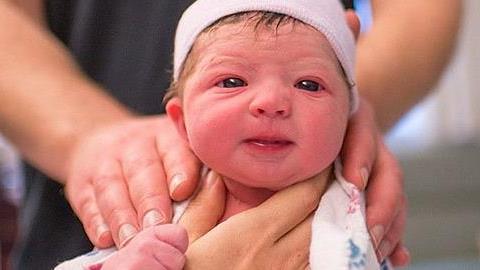 Μαμά φωτογραφίζει τη δική της γέννα και το αποτέλεσμα είναι πολύ συγκινητικό!