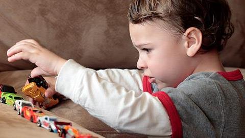 Τα σημάδια που δείχνουν ότι ένα παιδί έχει αυτισμό