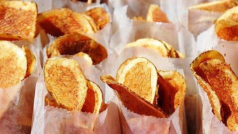 Πώς να φτιάξετε σπιτικά πατατάκια