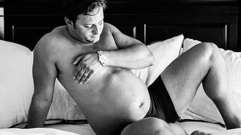 Η γυναίκα του δεν ήθελε να κάνει φωτογράφηση εγκυμοσύνης οπότε… την έκανε ο ίδιος! 