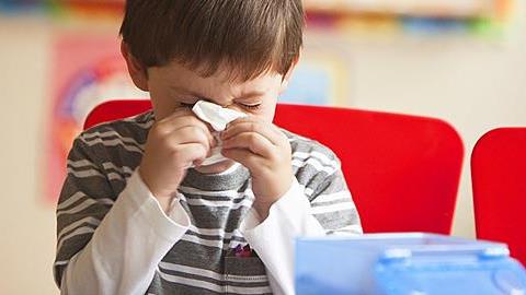 Ποιες ιώσεις «θερίζουν» τους παιδικούς σταθμούς και πώς να προστατεύσετε τα παιδιά