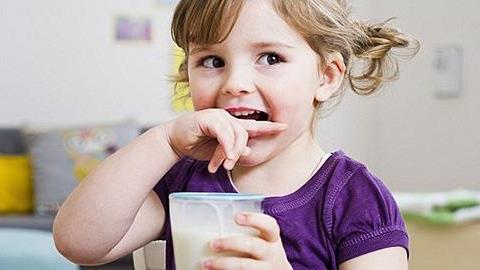 Δεν πίνει γάλα