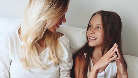 Πώς να μιλήσετε στην κόρη σας για την περίοδο