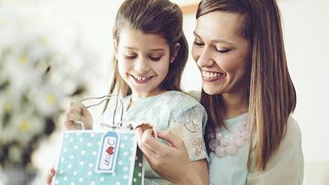 10 δωράκια για να σας λατρέψει το βαφτιστήρι σας