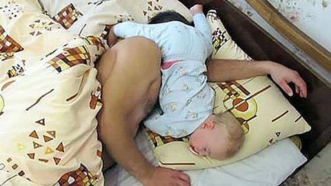 12+1 ξεκαρδιστικά στιγμιότυπα γονιών με τα μωρά τους!