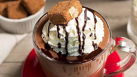 Πώς να φτιάξετε λαχταριστή ζεστή σοκολάτα με νουτέλλα