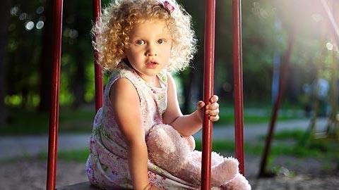 Πώς βλάπτουμε το μέλλον της κόρης μας (χωρίς να το καταλαβαίνουμε)