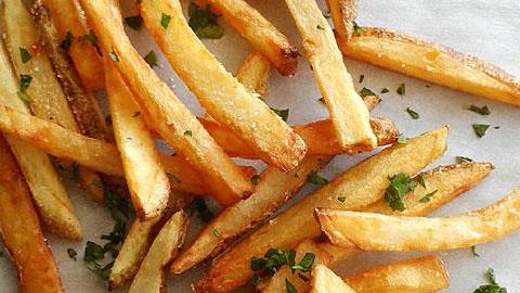 Πώς να φτιάξετε τηγανιτές πατάτες (χωρίς να τις τηγανίσετε!)