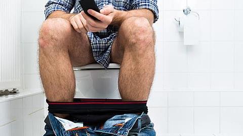 «Αγαπητέ σύζυγε, βγες επιτέλους από το μπάνιο!»