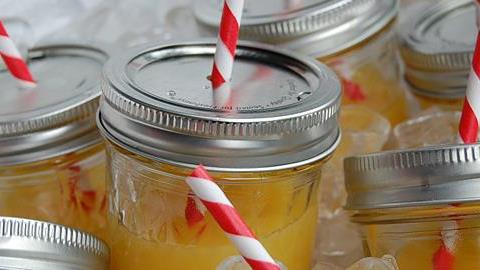 Πώς να ξεκολλάτε εύκολα τις ετικέτες από τα βαζάκια