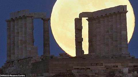 Απόψε η μεγαλύτερη πανσέληνος των τελευταίων 70 χρόνων!