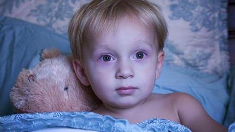 Ο 6 ετών γιος μου κουνιέται για να «νανουριστεί». Πρέπει να του το κόψω; 