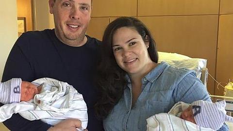 Ο Samuel γεννήθηκε πρώτος, αλλά ο αδερφός του Ronan είναι μεγαλύτερος. Πώς γίνεται αυτό;