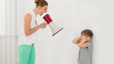 Πώς να κάνετε το παιδί να σας ακούσει χωρίς να φωνάξετε