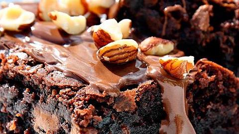 Πώς να φτιάξετε λαχταριστό brownies με νουτέλλα και μπανάνα