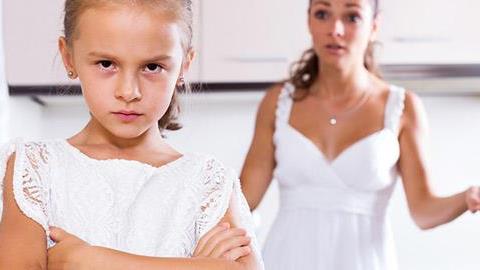 «Γιατί το λέω εγώ»: Γιατί πρέπει να σταματήσετε να λέτε αυτή τη φράση στο παιδί