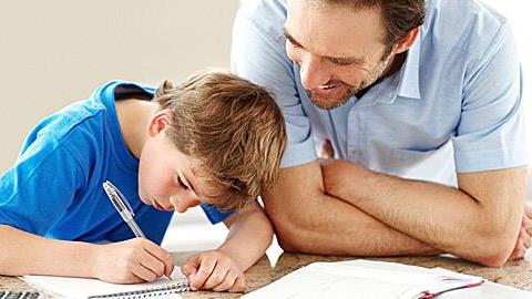 Βοηθήστε το παιδί να βελτιώσει την γραφή του