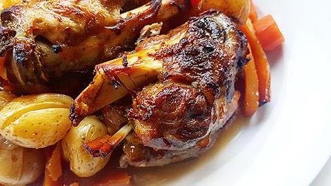 Πώς θα φτιάξετε το πιο ζουμερό και νόστιμο κότσι