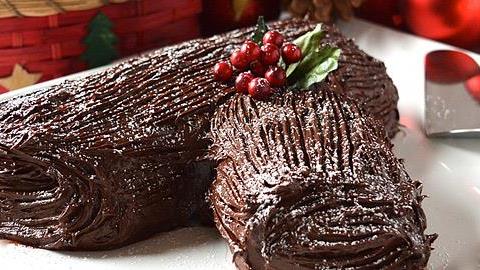 Πώς θα φτιάξετε τον πιο νόστιμο σοκολατένιο κορμό 