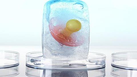 Είμαι 35 ετών και θέλω μία μέρα να γίνω μαμά. Να καταψύξω τα ωάριά μου;