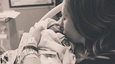 Γονείς δωρίζουν τα όργανα του μωρού τους που έζησε μόλις 15 ώρες και συγκινούν