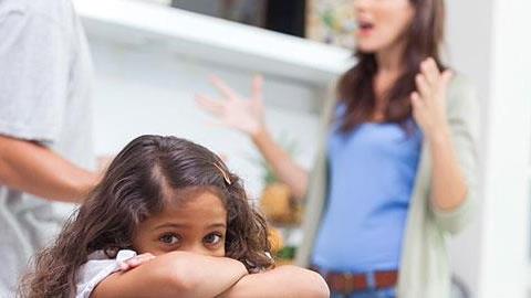 Γιατί δεν πρέπει να ακυρώνει ο ένας γονιός τον άλλον μπροστά στο παιδί