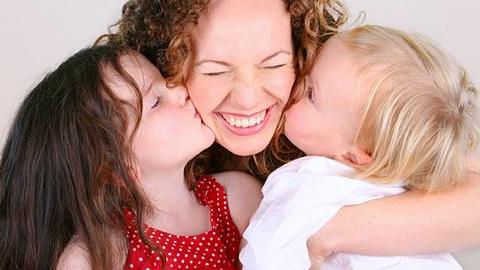 Πώς να γίνετε η αγαπημένη θεία των παιδιών