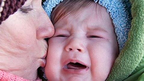 Η 3 μηνών κόρη μου δεν θέλει την πεθερά μου 